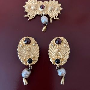 Brushed faux gold brooch/pin with matching earrings